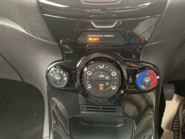 2016 FORD FIESTA 1.25 Zetec White Edition Hatchback 3dr Petrol Manual Euro 6 (82 ps) - Photo 12