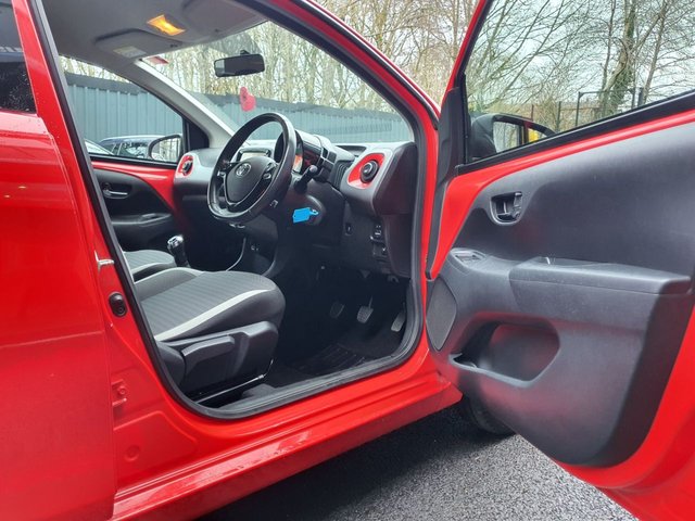 2018 TOYOTA AYGO 1.0 VVT-i x-play Hatchback 5dr Petrol Manual Euro 6 (71 ps) - Photo 12