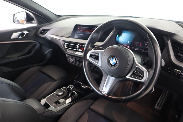 2022 BMW 1 Series - Photo 11
