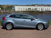 USED 2017 17 VOLVO V40 2.0 D2 Momentum Nav Plus Hatchback 5dr Diesel Manual Euro 6 (s/s) (120 ps) **MUSSEL BLUE**CRUISE CONTROL**BLUETOOTH AUDIO**