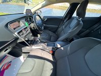USED 2017 17 VOLVO V40 2.0 D2 Momentum Nav Plus Hatchback 5dr Diesel Manual Euro 6 (s/s) (120 ps) **MUSSEL BLUE**CRUISE CONTROL**BLUETOOTH AUDIO**