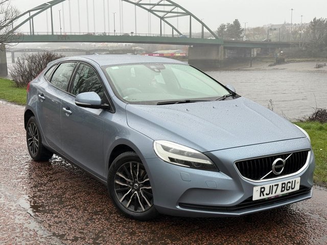 2017 Volvo V40 2.0 D2 Momentum Nav Plus Hatchback 5dr Diesel Manual Euro 6 (s/s) (120 ps) photo