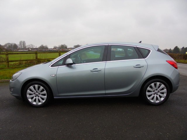 2012 VAUXHALL ASTRA 1.7 CDTi ecoFLEX 99g Tech Line Hatchback 5dr Diesel Manual Euro 5 (s/s) (130 ps) - Photo 2