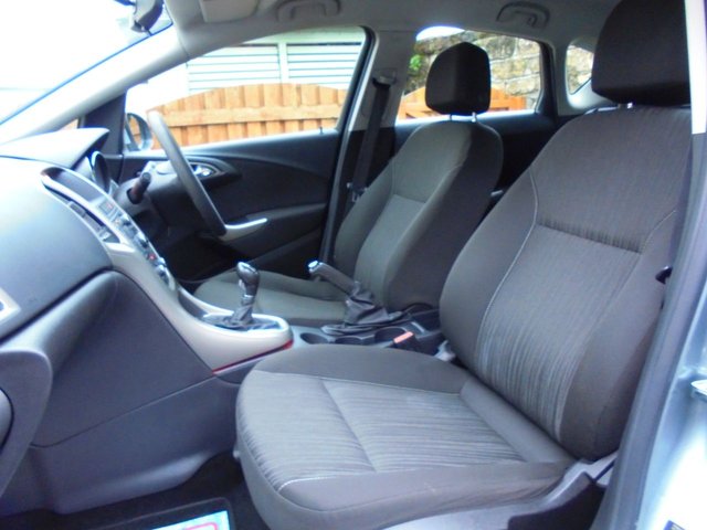 2012 VAUXHALL ASTRA 1.7 CDTi ecoFLEX 99g Tech Line Hatchback 5dr Diesel Manual Euro 5 (s/s) (130 ps) - Photo 5