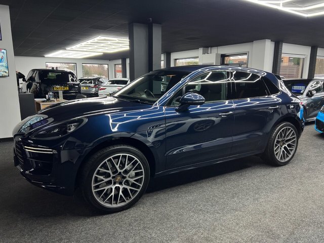 2020 PORSCHE MACAN - Photo 4