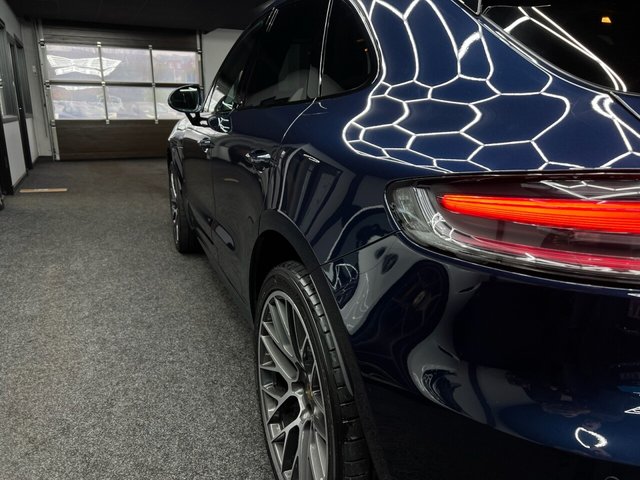 2020 PORSCHE MACAN - Photo 8