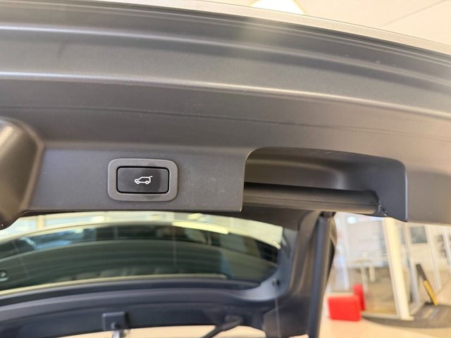 2019 Jaguar F-Pace 2L R-Sport 5dr - Photo 8