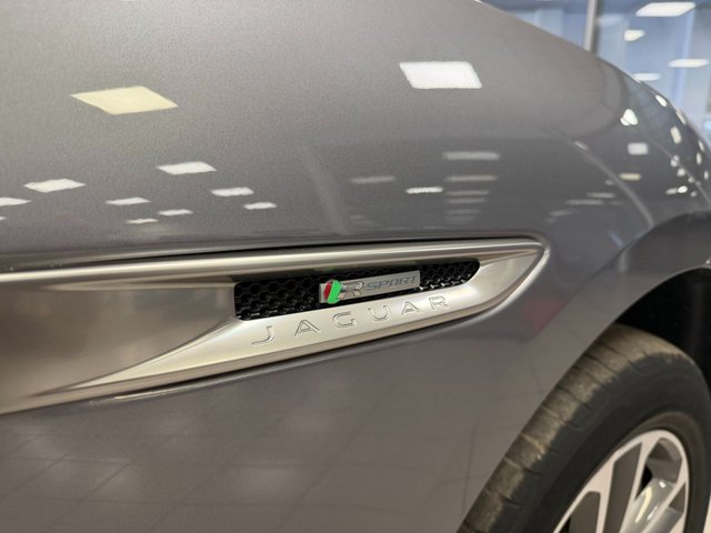 2019 Jaguar F-Pace 2L R-Sport 5dr - Photo 11
