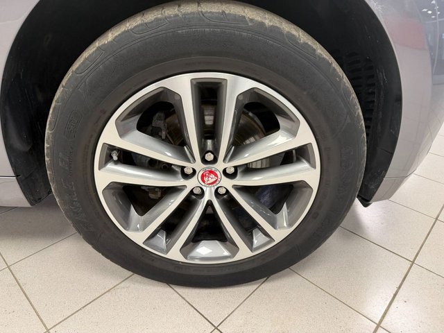 2019 Jaguar F-Pace 2L R-Sport 5dr - Photo 12