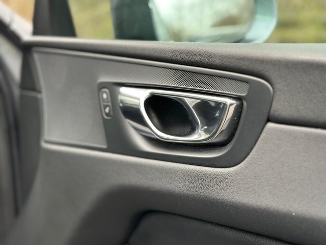 2018 VOLVO XC60 - Photo 12