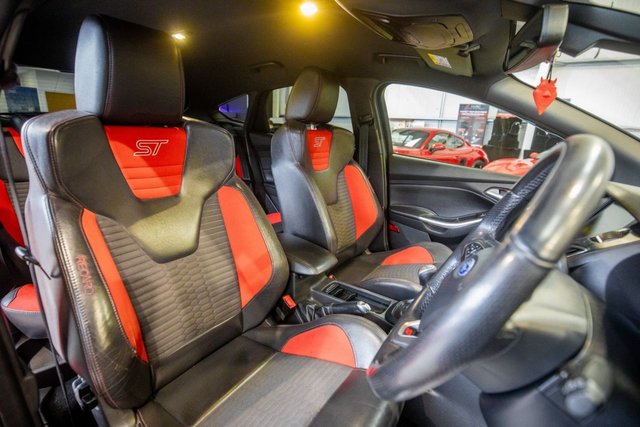 2015 Ford Focus 2L St-2 5dr - Photo 3