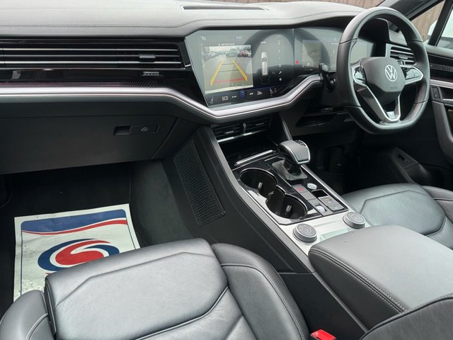 2023 VOLKSWAGEN TOUAREG 3.0 TDI V6 R-Line Tech Plus SUV 5dr Diesel Tiptronic 4Motion Euro 6 (s/s) (286 ps) - Photo 9