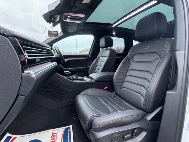 2023 VOLKSWAGEN TOUAREG 3.0 TDI V6 R-Line Tech Plus SUV 5dr Diesel Tiptronic 4Motion Euro 6 (s/s) (286 ps) - Photo 10