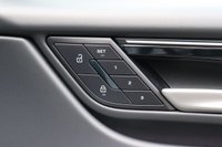 USED 2025 74 PORSCHE MACAN 100kWh 5 DOOR MAXTONBODYKIT PANO 22"s BOSE HTDWHL