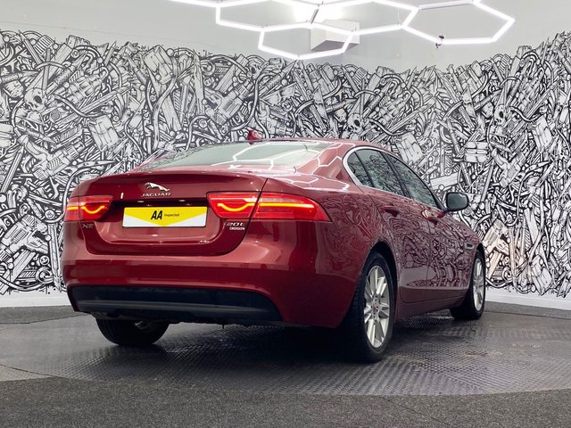 2017 Jaguar Xe 2L Prestige 4dr - Photo 11