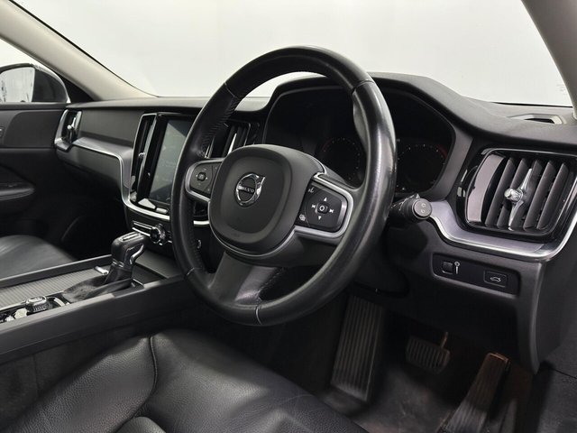 2020 Volvo V60 - Photo 10