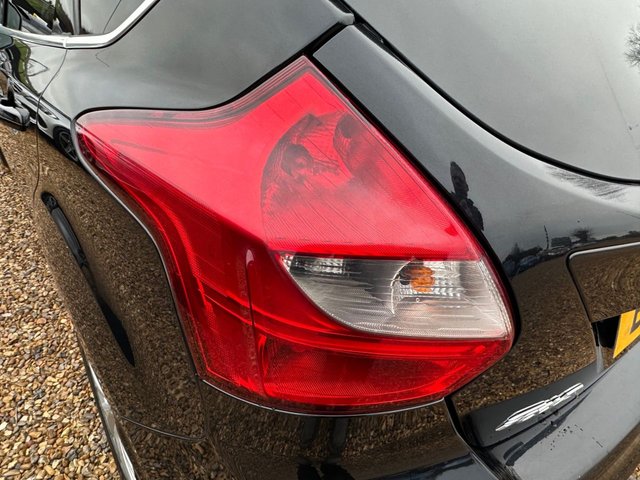 2014 Ford Focus 1.6L Zetec 5dr - Photo 10