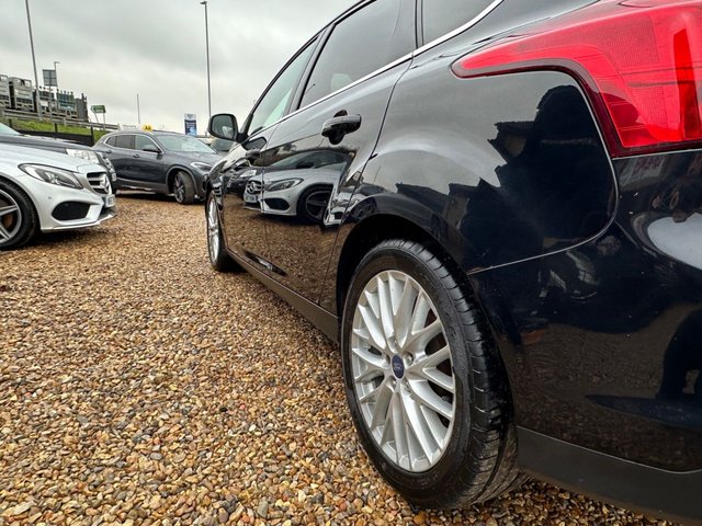 2014 Ford Focus 1.6L Zetec 5dr - Photo 12