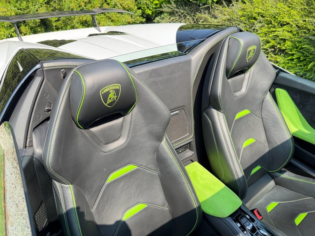 USED 2016 16 LAMBORGHINI HURACAN 5.2 V10 LP 610-4 Spyder 2dr Petrol LDF 4WD Euro 6 (s/s) (610 ps) CARBON SPOILER, LIFT KIT