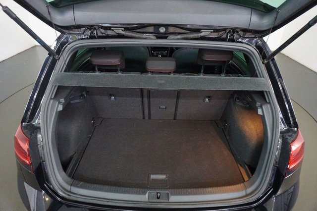 2019 VOLKSWAGEN GOLF 2.0 TSI GPF GTI Performance Hatchback 5dr Petrol DSG Euro 6 (s/s) (245 ps) 1 FORMER KEEPER -FINISHED IN DEEP BLACK-HEATED SEATS-DUAL CLIMATE CONTROL-ADAPTIVE CRUISE CONTROL-MFSW-SATNAV-DAB RADIO-BLUETOOTH-REVERSE CAMERA-APPLE CAR PLAY-DIGITAL DASH-18" ALLOY WHEELS-ELECTRIC FOLDING MIRRORS - Photo 8