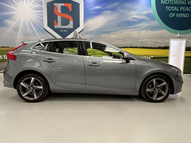 2015 Volvo V40 2L R-Design 5dr - Photo 4
