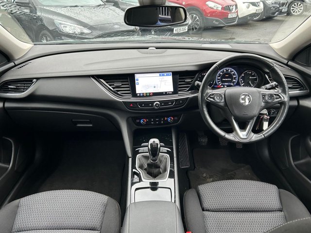 2022 Vauxhall Insignia 1.5L SE Edition 5dr - Photo 2