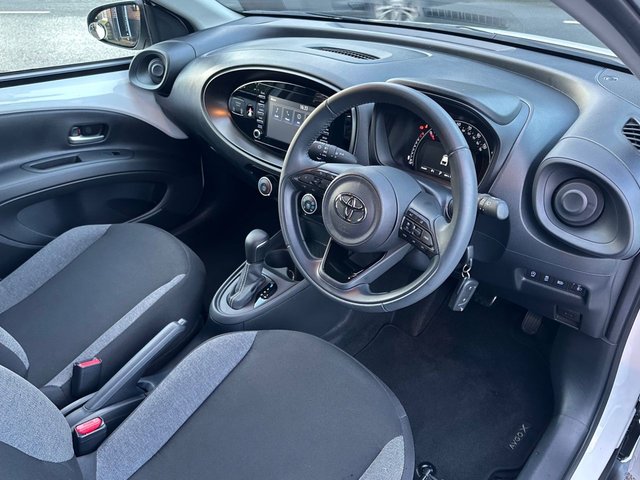 2022 TOYOTA AYGO X - Photo 2