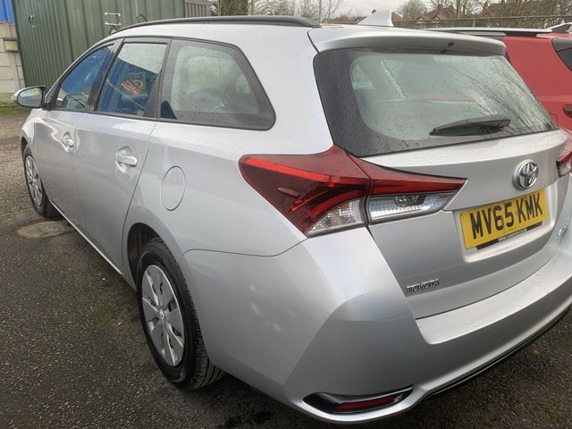 2015 TOYOTA AURIS 1.4 D-4D Active Touring Sports 5dr Diesel Manual Euro 6 (s/s) (90 ps) - Photo 4