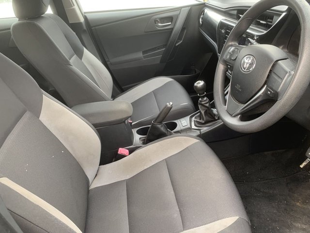 2015 TOYOTA AURIS 1.4 D-4D Active Touring Sports 5dr Diesel Manual Euro 6 (s/s) (90 ps) - Photo 7