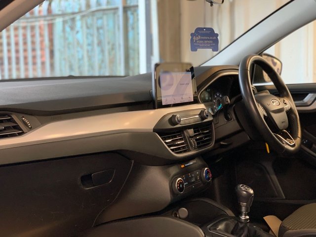 2019 Ford Focus - Photo 2