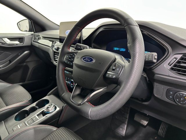 2022 Ford Focus - Photo 10