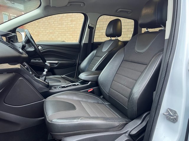 2015 FORD KUGA 2015 2.0 TDCi Titanium SUV 5dr Diesel Manual 2WD Euro 6 (s/s) (150 ps) - Photo 4