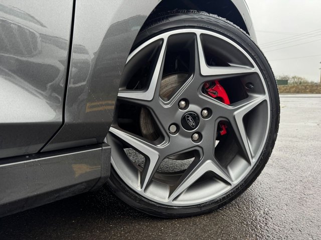 2020 FORD FIESTA 2020 1.5T EcoBoost ST-3 Hatchback 3dr Petrol Manual Euro 6 (s/s) (200 ps) * HUGE SPEC LIST * ST PERFORMANCE PACK * HEATED STEERING WHEEL * B&O SOUND SYSTEM * CRUISE CONTROL * APPLE CARPLAY * REAR CAMERA * HEATED RECARO SETAS * 18" MAGNETIC ALLOYS * PRIVACY GLASS * 4.2" DISPLAY * MAGNETIC GREY * QUICKCLEAR WINDSCREEN * RED BRAKE CALIPES * FORD SYNC 3 * ST SPORTS SUSPENSION * SAT NAV * DAB * STUNNING THROUGHOUT * - Photo 5