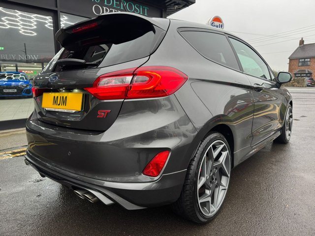 2020 FORD FIESTA 2020 1.5T EcoBoost ST-3 Hatchback 3dr Petrol Manual Euro 6 (s/s) (200 ps) * HUGE SPEC LIST * ST PERFORMANCE PACK * HEATED STEERING WHEEL * B&O SOUND SYSTEM * CRUISE CONTROL * APPLE CARPLAY * REAR CAMERA * HEATED RECARO SETAS * 18" MAGNETIC ALLOYS * PRIVACY GLASS * 4.2" DISPLAY * MAGNETIC GREY * QUICKCLEAR WINDSCREEN * RED BRAKE CALIPES * FORD SYNC 3 * ST SPORTS SUSPENSION * SAT NAV * DAB * STUNNING THROUGHOUT * - Photo 6