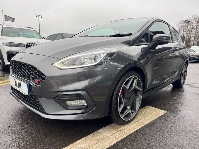 2020 FORD FIESTA 2020 1.5T EcoBoost ST-3 Hatchback 3dr Petrol Manual Euro 6 (s/s) (200 ps) * HUGE SPEC LIST * ST PERFORMANCE PACK * HEATED STEERING WHEEL * B&O SOUND SYSTEM * CRUISE CONTROL * APPLE CARPLAY * REAR CAMERA * HEATED RECARO SETAS * 18" MAGNETIC ALLOYS * PRIVACY GLASS * 4.2" DISPLAY * MAGNETIC GREY * QUICKCLEAR WINDSCREEN * RED BRAKE CALIPES * FORD SYNC 3 * ST SPORTS SUSPENSION * SAT NAV * DAB * STUNNING THROUGHOUT * - Photo 7