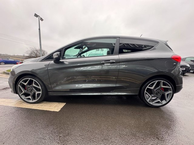 2020 FORD FIESTA 2020 1.5T EcoBoost ST-3 Hatchback 3dr Petrol Manual Euro 6 (s/s) (200 ps) * HUGE SPEC LIST * ST PERFORMANCE PACK * HEATED STEERING WHEEL * B&O SOUND SYSTEM * CRUISE CONTROL * APPLE CARPLAY * REAR CAMERA * HEATED RECARO SETAS * 18" MAGNETIC ALLOYS * PRIVACY GLASS * 4.2" DISPLAY * MAGNETIC GREY * QUICKCLEAR WINDSCREEN * RED BRAKE CALIPES * FORD SYNC 3 * ST SPORTS SUSPENSION * SAT NAV * DAB * STUNNING THROUGHOUT * - Photo 11