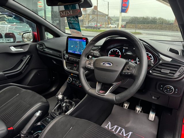 2020 FORD FIESTA 2020 1.5T EcoBoost ST-3 Hatchback 3dr Petrol Manual Euro 6 (200 ps) * HUGE SPEC LIST * PANORAMIC SUNROOF * HEATED STEERING WHEEL * ST PERFORMANCE PACK * B&O SOUND SYSTEM * LED LIGHTS * CRUISE CONTROL * APPLE CARPLAY * REAR CAMERA * HEATED RECARO SETAS * 18" MAGNETIC ALLOYS * PRIVACY GLASS * 4.2" DISPLAY * RACE RED * QUICKCLEAR WINDSCREEN * RED BRAKE CALIPES * FORD SYNC 3 * ST SPORTS SUSPENSION * SAT NAV * DAB * STUNNING THROUGHOUT * - Photo 4