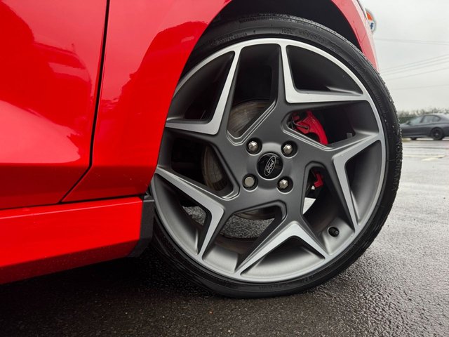 2020 FORD FIESTA 2020 1.5T EcoBoost ST-3 Hatchback 3dr Petrol Manual Euro 6 (200 ps) * HUGE SPEC LIST * PANORAMIC SUNROOF * HEATED STEERING WHEEL * ST PERFORMANCE PACK * B&O SOUND SYSTEM * LED LIGHTS * CRUISE CONTROL * APPLE CARPLAY * REAR CAMERA * HEATED RECARO SETAS * 18" MAGNETIC ALLOYS * PRIVACY GLASS * 4.2" DISPLAY * RACE RED * QUICKCLEAR WINDSCREEN * RED BRAKE CALIPES * FORD SYNC 3 * ST SPORTS SUSPENSION * SAT NAV * DAB * STUNNING THROUGHOUT * - Photo 5