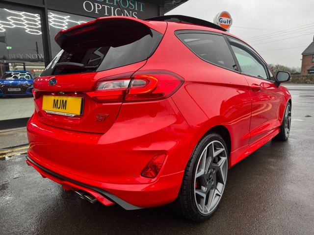 2020 FORD FIESTA 2020 1.5T EcoBoost ST-3 Hatchback 3dr Petrol Manual Euro 6 (200 ps) * HUGE SPEC LIST * PANORAMIC SUNROOF * HEATED STEERING WHEEL * ST PERFORMANCE PACK * B&O SOUND SYSTEM * LED LIGHTS * CRUISE CONTROL * APPLE CARPLAY * REAR CAMERA * HEATED RECARO SETAS * 18" MAGNETIC ALLOYS * PRIVACY GLASS * 4.2" DISPLAY * RACE RED * QUICKCLEAR WINDSCREEN * RED BRAKE CALIPES * FORD SYNC 3 * ST SPORTS SUSPENSION * SAT NAV * DAB * STUNNING THROUGHOUT * - Photo 6