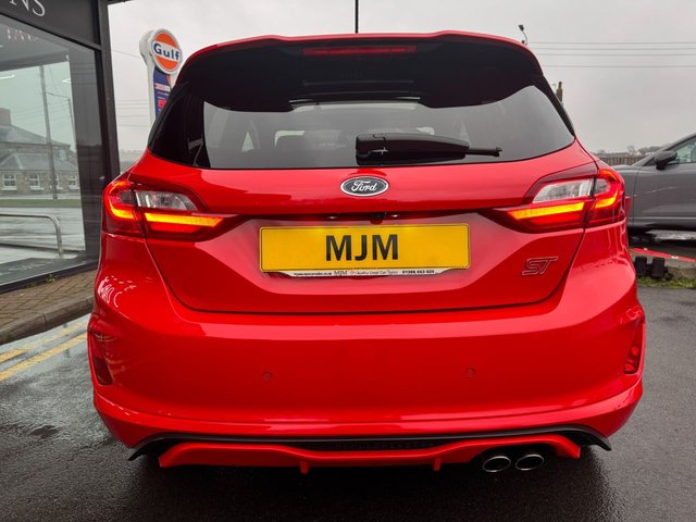 2020 FORD FIESTA 2020 1.5T EcoBoost ST-3 Hatchback 3dr Petrol Manual Euro 6 (200 ps) * HUGE SPEC LIST * PANORAMIC SUNROOF * HEATED STEERING WHEEL * ST PERFORMANCE PACK * B&O SOUND SYSTEM * LED LIGHTS * CRUISE CONTROL * APPLE CARPLAY * REAR CAMERA * HEATED RECARO SETAS * 18" MAGNETIC ALLOYS * PRIVACY GLASS * 4.2" DISPLAY * RACE RED * QUICKCLEAR WINDSCREEN * RED BRAKE CALIPES * FORD SYNC 3 * ST SPORTS SUSPENSION * SAT NAV * DAB * STUNNING THROUGHOUT * - Photo 8