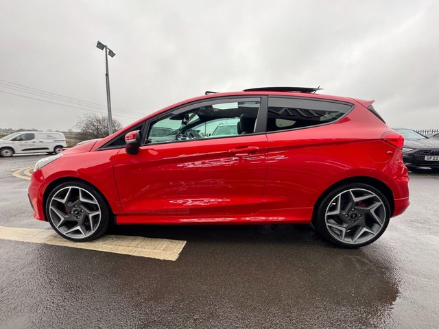 2020 FORD FIESTA 2020 1.5T EcoBoost ST-3 Hatchback 3dr Petrol Manual Euro 6 (200 ps) * HUGE SPEC LIST * PANORAMIC SUNROOF * HEATED STEERING WHEEL * ST PERFORMANCE PACK * B&O SOUND SYSTEM * LED LIGHTS * CRUISE CONTROL * APPLE CARPLAY * REAR CAMERA * HEATED RECARO SETAS * 18" MAGNETIC ALLOYS * PRIVACY GLASS * 4.2" DISPLAY * RACE RED * QUICKCLEAR WINDSCREEN * RED BRAKE CALIPES * FORD SYNC 3 * ST SPORTS SUSPENSION * SAT NAV * DAB * STUNNING THROUGHOUT * - Photo 11