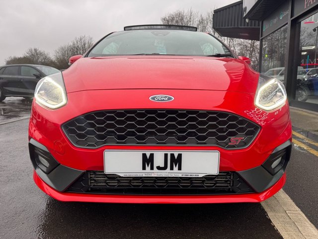 2020 FORD FIESTA 2020 1.5T EcoBoost ST-3 Hatchback 3dr Petrol Manual Euro 6 (200 ps) * HUGE SPEC LIST * PANORAMIC SUNROOF * HEATED STEERING WHEEL * ST PERFORMANCE PACK * B&O SOUND SYSTEM * LED LIGHTS * CRUISE CONTROL * APPLE CARPLAY * REAR CAMERA * HEATED RECARO SETAS * 18" MAGNETIC ALLOYS * PRIVACY GLASS * 4.2" DISPLAY * RACE RED * QUICKCLEAR WINDSCREEN * RED BRAKE CALIPES * FORD SYNC 3 * ST SPORTS SUSPENSION * SAT NAV * DAB * STUNNING THROUGHOUT * - Photo 9