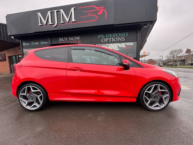 2020 FORD FIESTA 2020 1.5T EcoBoost ST-3 Hatchback 3dr Petrol Manual Euro 6 (200 ps) * HUGE SPEC LIST * PANORAMIC SUNROOF * HEATED STEERING WHEEL * ST PERFORMANCE PACK * B&O SOUND SYSTEM * LED LIGHTS * CRUISE CONTROL * APPLE CARPLAY * REAR CAMERA * HEATED RECARO SETAS * 18" MAGNETIC ALLOYS * PRIVACY GLASS * 4.2" DISPLAY * RACE RED * QUICKCLEAR WINDSCREEN * RED BRAKE CALIPES * FORD SYNC 3 * ST SPORTS SUSPENSION * SAT NAV * DAB * STUNNING THROUGHOUT * - Photo 10