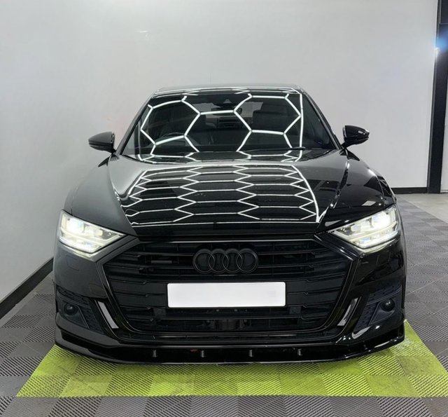 2020 AUDI A8 - Photo 4