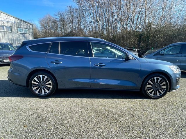 2022 Ford Focus 1L Titanium Vignale 5dr - Photo 2