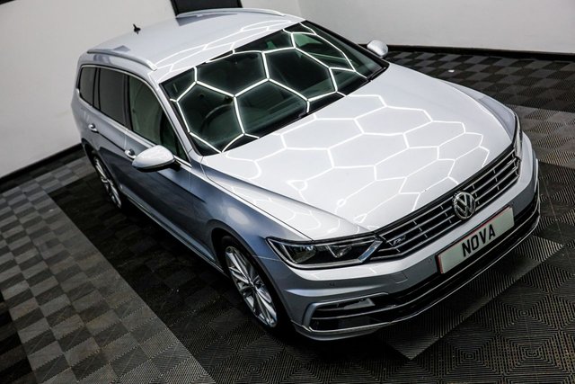 2015 Volkswagen Passat 2L R-Line 5dr - Photo 4