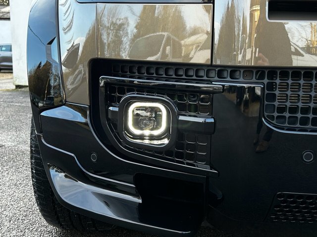2026 Land Rover DEFENDER 110 - Photo 9