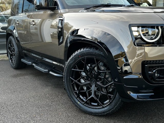 2026 Land Rover DEFENDER 110 - Photo 10