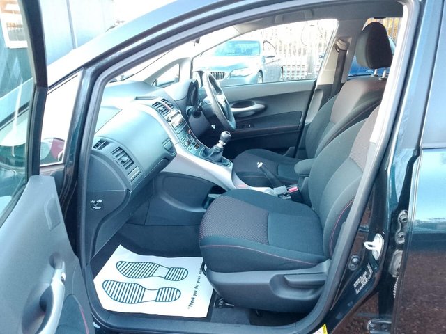 2011 TOYOTA AURIS 1.6 V-Matic SR Euro 5 5dr - Photo 4