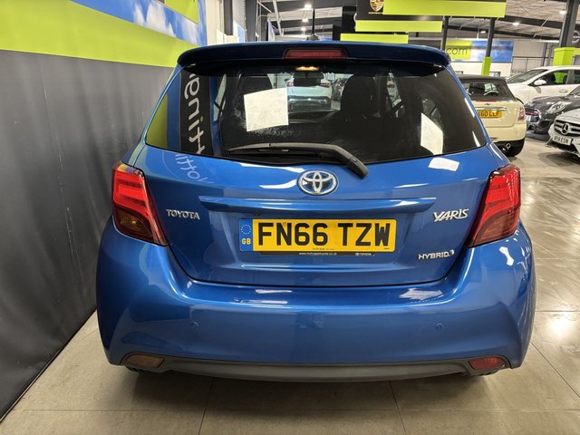 2016 Toyota Yaris 1.5L Design 5dr - Photo 6